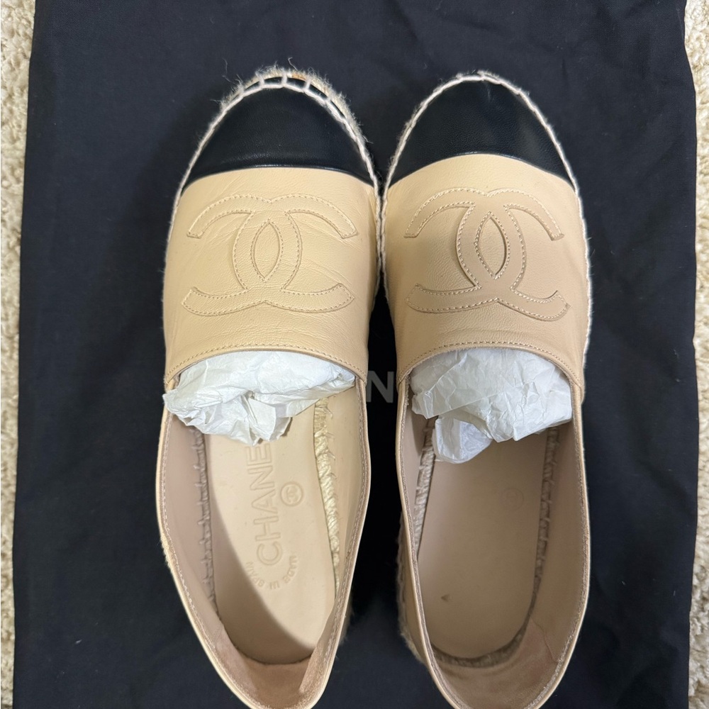 CHANEL Espadrilles Beige & Black